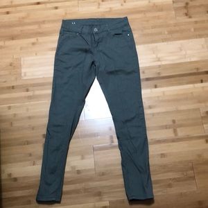 I am selling a jean that no longer fits me